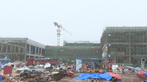 省 市工會(huì)領(lǐng)導(dǎo)看望慰問 武漢經(jīng)開區(qū)遭受風(fēng)災(zāi)企業(yè)